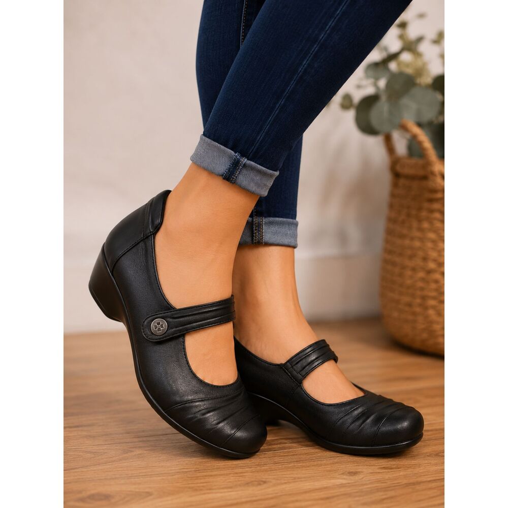 Comfort Mary Jane Pumps in Black